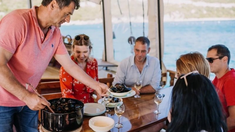 Adriatic seaside restaurant with seafood and harbor views - VEN Mali Ston Oysters Croatia 009