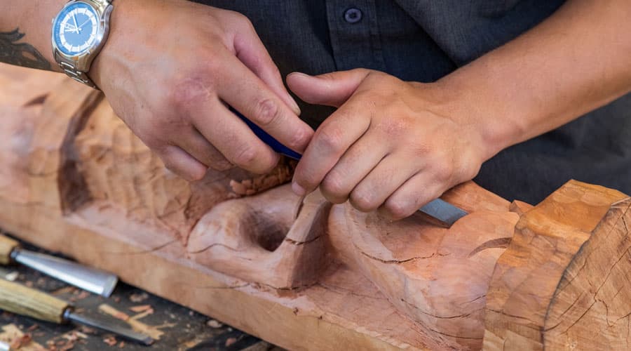 Maori carving hero