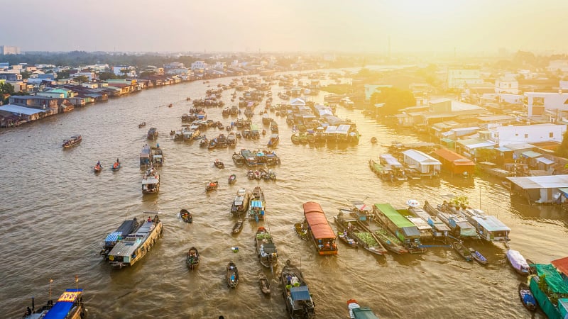Cai Rang Floating Market (Chợ nổi CĂ¡i Răng), located on the Cần ThÆ¡ River in the Mekong Delta region of southern Vietnam.