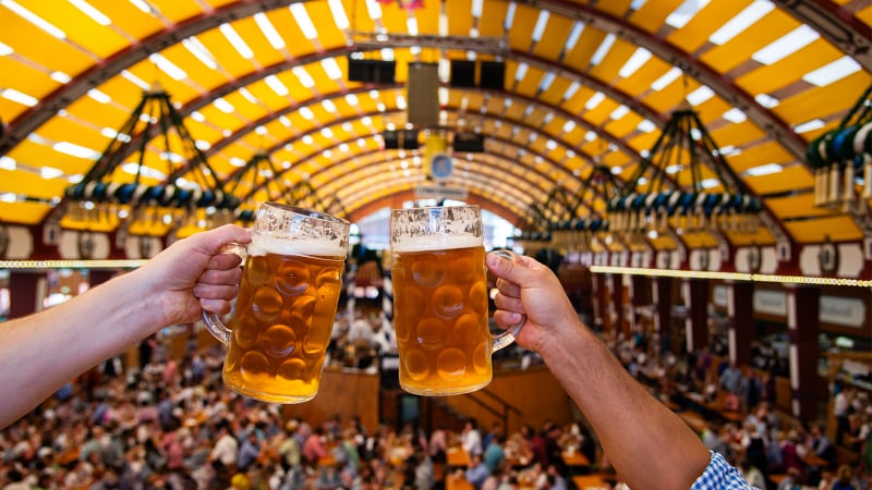 The selected object is a Maßkrug (or simply Maß), which is a traditional German beer mug. It is most famously used at Oktoberfest and in Bavarian beer gardens.