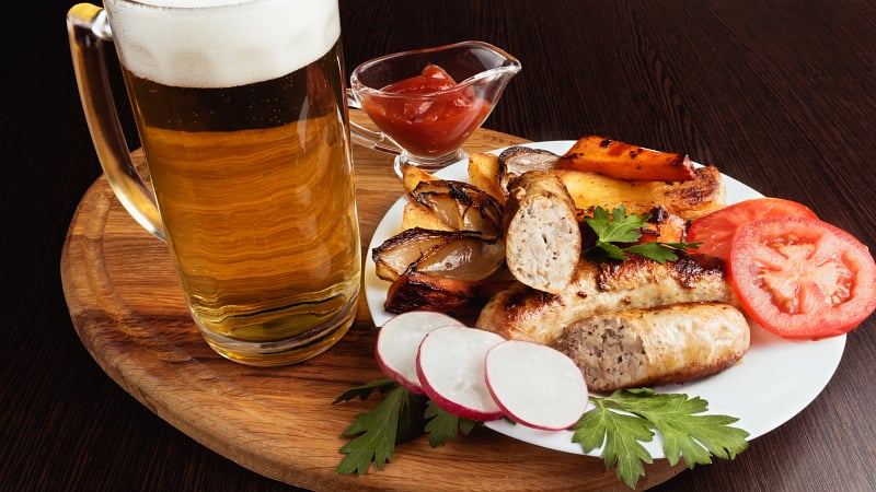 Bratwurst & beer Fotolia 97122493
