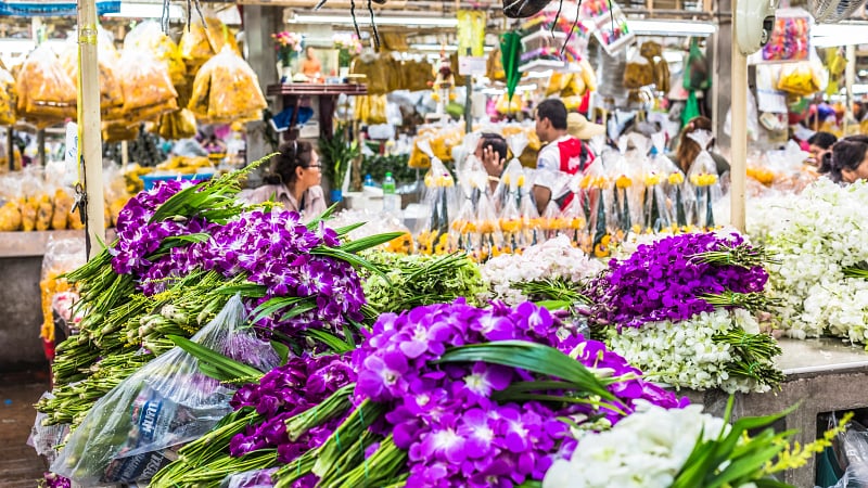 Pak Khlong Talat, Bangkok's prominent wholesale flower market