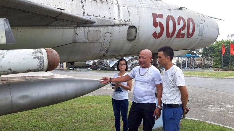 Local war veteran shares history with travelers