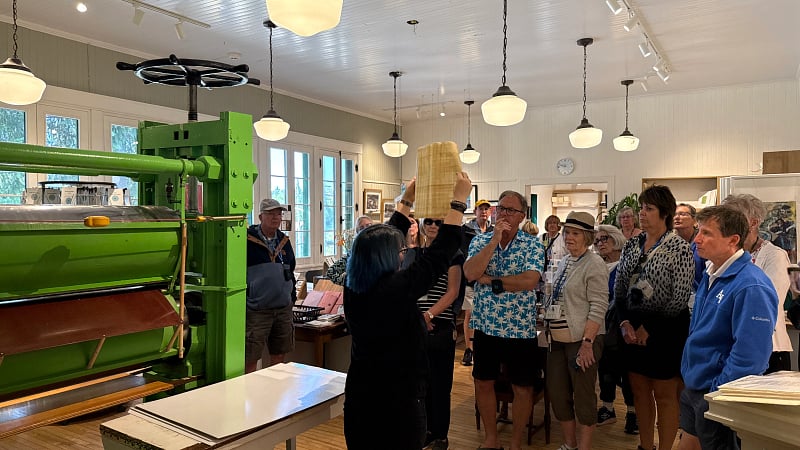 A demonstration at the Saint-Gilles Papermaking Economuseum