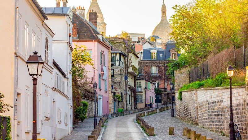 Rue de l'Abreuvoir, which is widely considered one of the prettiest and most photographed cobblestone streets in the Montmartre neighborhood of Paris, France.